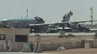 Sebuah pesawat peringatan dini dan kendali udara Boeing E-3 Sentry milik Amerika Serikat mengalami kerusakan akibat serangan Iran di Prince Sultan Air Base, Arab Saudi, Minggu (29/3/2026). REUTERS/SOCIAL MEDIA