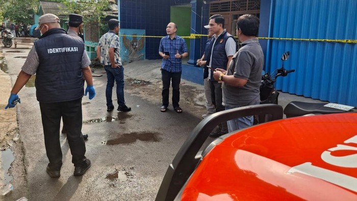 Polisi mendatangi TKP PSK dianiaya hingga satu orang tewas