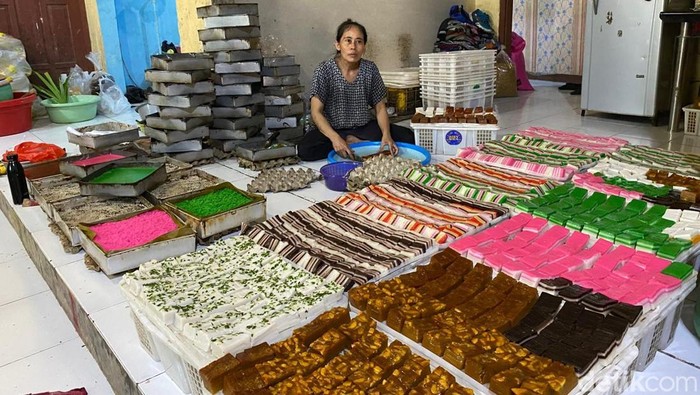 Potret usaha kue di Desa Pekantingan, Kabupaten Cirebon