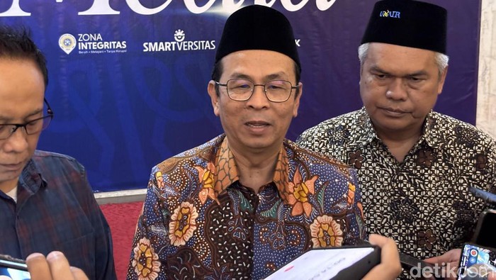 Rektor Unair Prof Muhammad Madyan