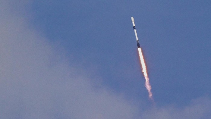 Roket Falcon 9 Catat Rekor, Bawa 29 Satelit Starlink