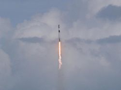 Roket Falcon 9 Catat Rekor, Bawa 29 Satelit Starlink