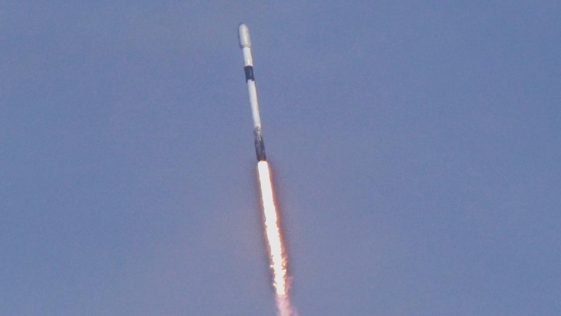 Photographers watch a SpaceX Falcon 9 rocket lift off from the Cape Canaveral Space Force Station with a payload of 29 Starlink satellites in Cape Canaveral, Florida, U.S., March 30, 2026. It was the booster's record-breaking 34th flight. REUTERS/Steve Nesius