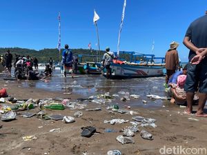 Jumlah Fantastis Sampah di Pangandaran Saat Libur Lebaran