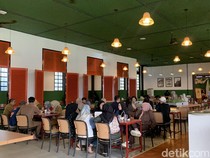 Surga Kuliner Tradisional di Balik Gedung Bersejarah Bandung