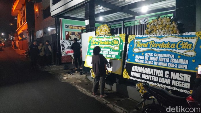 Suasana rumah duka Kapten Inf Zulmi Aditya Iskandar di Cimahi