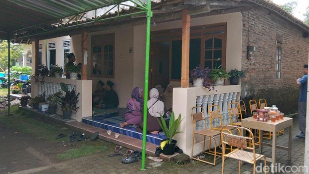 Suasana rumah duka Sertu Muhammad Nur Ichwan di Dusun Deyangan, Desa Deyangan, Kecamatan Mertoyudan, Kabupaten Magelang, Selasa (31/3/2026).