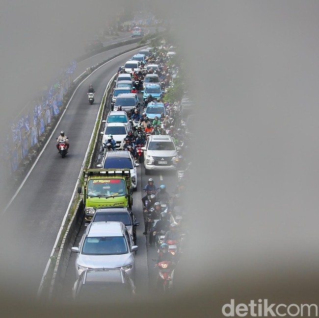 Tak Jera Didenda, Pelanggaran Jalur Transjakarta Terus Berulang