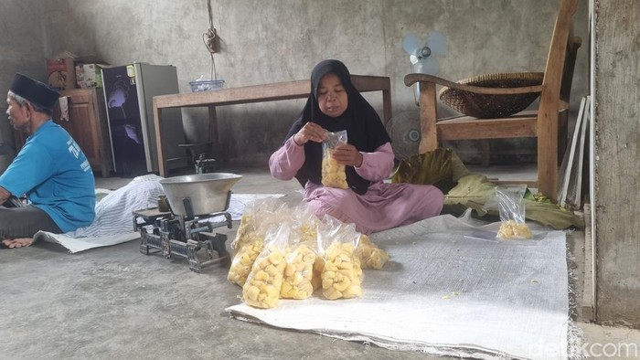 Tape singkong produksi pasutri asal Watugedug, Guwosari, Pajangan, Bantul, Selasa (31/3/2026). Tape singkong produksi pasutri asal Watugedug, Guwosari, Pajangan, Bantul, Selasa (31/3/2026).