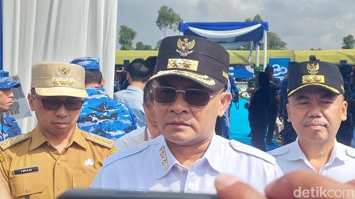 Wakil Gubernur Jawa Barat, Erwan Setiawan (tengah) saat ditemui di Cisarua