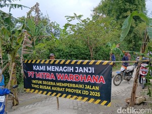 Jalan Paving Ambyar gegara Kendaraan Proyek, Warga Sambongrejo Blora Demo