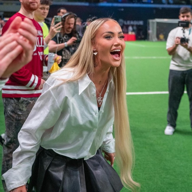 Wanita asal Swiss itu mengaku berlatih dan menjaga kondisinya dengan baik karena sangat serius dalam bidangnya. Tapi menurutnya, banyak orang malah memandangnya sebelah mata. Foto: Instagram @alishalehmann7