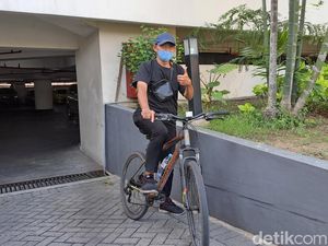 Cerita Antok Pegawai Swasta Gowes 25 Km Sidoarjo-Surabaya demi Hemat BBM