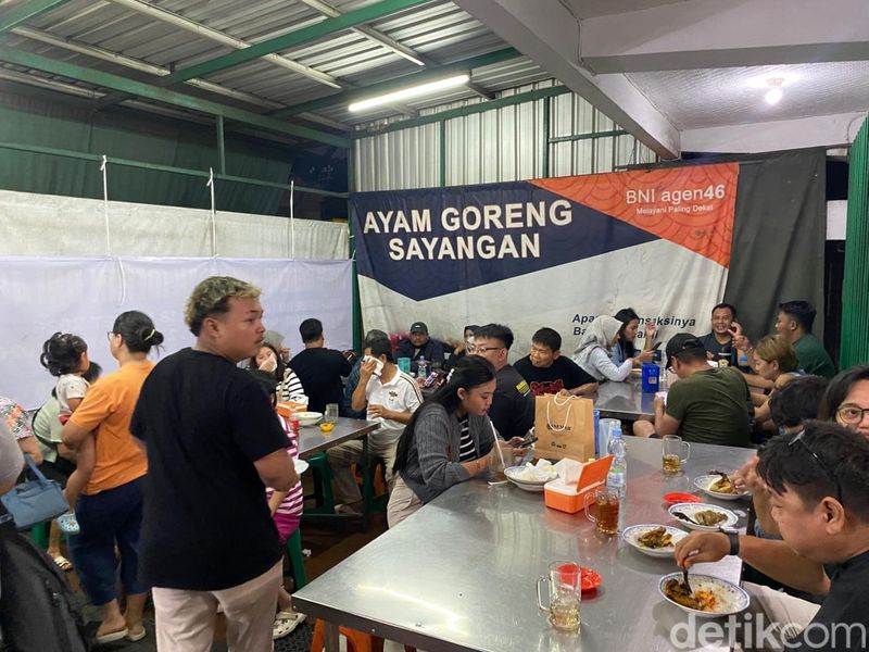 Ayam Goreng Sayangan legendaris dan favorit Nex Carlos