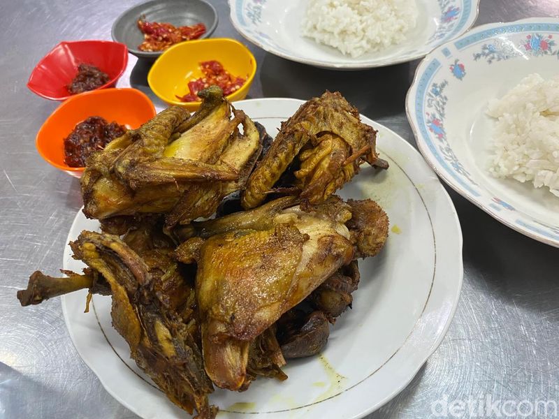 Ayam Goreng Sayangan legendaris dan favorit Nex Carlos