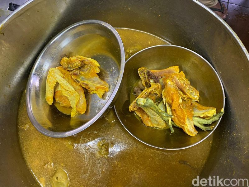 Ayam Goreng Sayangan legendaris dan favorit Nex Carlos