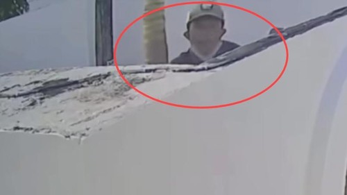 Viral video pria misterius celingak celinguk lalu mencuri barang milik WNA di sebuah vila di Kuta Utara, Badung. (Istimewa)