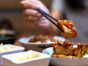 Bau Tahu Busuk Menyengat, Restoran Ini Terpaksa Hapus Menu Andalan!