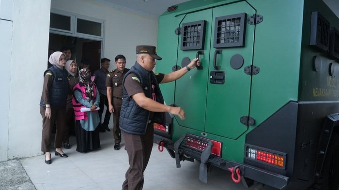 Bendahara Perumda Aneke Usaha Majene jadi tersangka baru korupsi dana pengelolaan Perumda tahun 2022-2024.