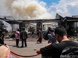Bengkel Motor di Pamulang Terbakar Akibat Korsleting, Kerugian Rp 3,5 M