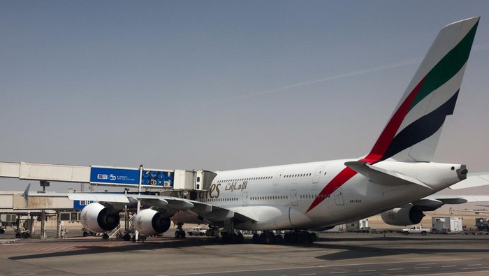 Di tengah memanasnya konflik antara Amerika Serikat, Israel, dan Iran, aktivitas penerbangan internasional mengalami gangguan signifikan di berbagai kawasan Timur Tengah. Situasi ini berdampak luas terhadap jalur penerbangan global, termasuk di sejumlah bandara transit utama. REUTERS/Amr Abdallah Dalsh