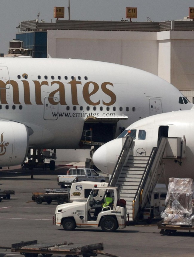 Di Tengah Konflik AS-Israel vs Iran, Bandara Kairo Dipenuhi Pesawat Internasional