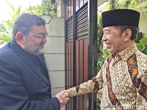 Jokowi Enggan Bahas Selat Hormuz Saat Jamu Dubes Iran