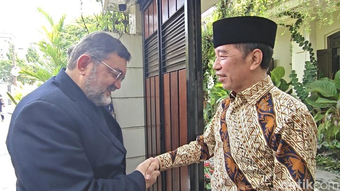Dubes Iran Mohammad Boroujerdi temui Jokowi di Solo, Rabu (1/4/2026).