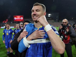 Edin Dzeko Nggak Nyangka Main di Piala Dunia di Usia 40 Tahun