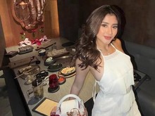 Cantiknya Ghea Youbi saat Menikmati Shabu-shabu hingga Durian