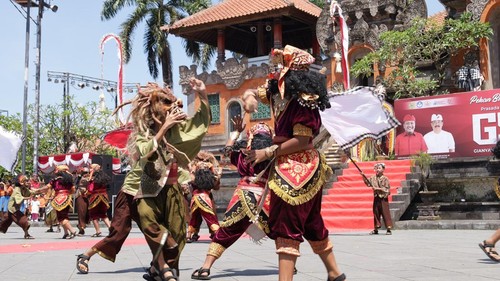 Pembukaan GSC oleh Pelaksana tugas (Plt) Kepala Dinas Pendidikan Kabupaten Gianyar I Wayan Mawa dan jajaran Pemkab di lapangan Astina, Rabu (1/4/2026). (Dok Pemkab Gianyar).