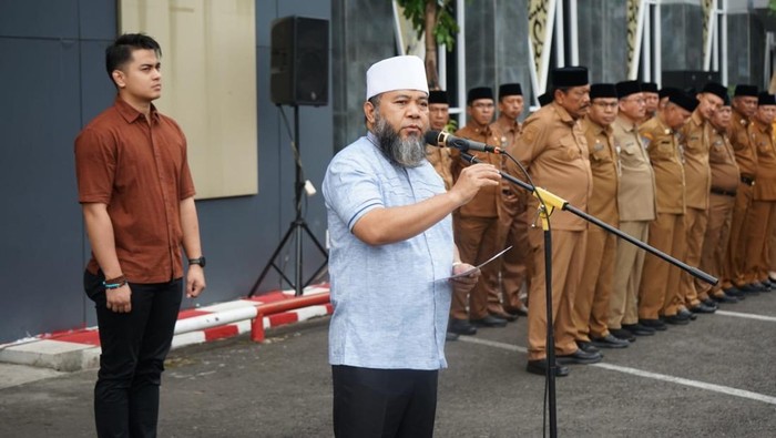 Gubernur Bengkulu Helmi Hasan