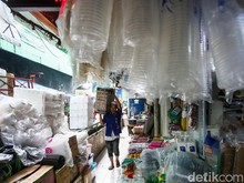 Harga Plastik Naik hingga 50%, Pedagang Pasar Menjerit!