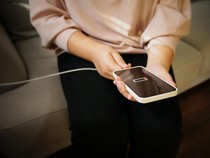 Lupa Cabut Charger HP, Apakah Tetap Konsumsi Listrik?