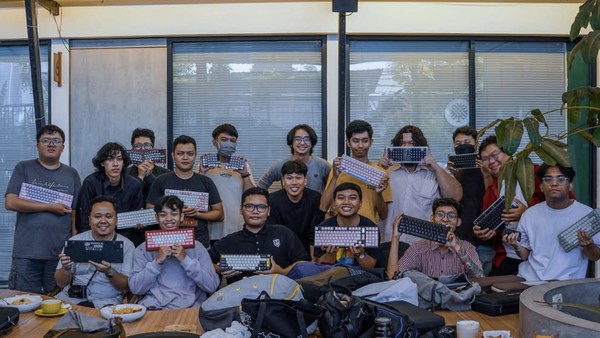 April Mop: Kedengarannya Kayak Bercanda, Tapi Komunitas Ini Beneran Ada di Indonesia