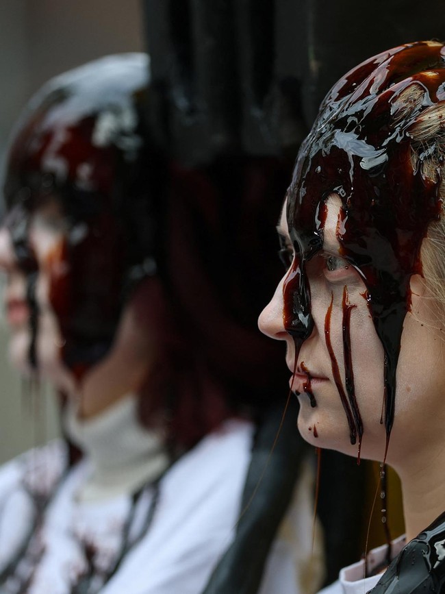 Aksi Aktivis Iklim di London Soroti Ketergantungan Energi Fosil