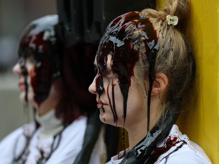 Aksi Aktivis Iklim di London Soroti Ketergantungan Energi Fosil