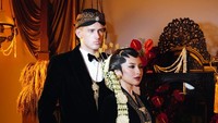 Jennifer Coppen dan Justin Hubner memakai busana pengantin Jawa berwarna hitam. Foto: Instagram @jennifercoppenreal20 / @winstongomez
