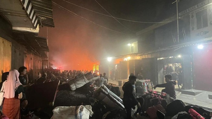 Kebakaran menghanguskan 4 ruko di Jayawijaya hingga 11 orang meninggal dunia.