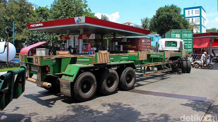 Pemerintah mulai membatasi pembelian BBM subsidi jenis Pertalite dan solar demi efisiensi energi. Kebijakan ini berlaku nasional dan mulai diterapkan per hari ini Rabu (1/4/2026).