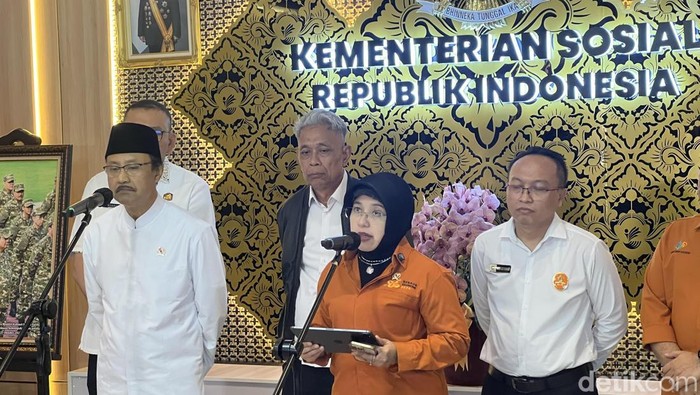 Kepala BPS Amalia Adininggar Widyasanti di kantor Kementerian Sosial (Kemensos), Jakarta Pusat (Adhfar/detikcom)