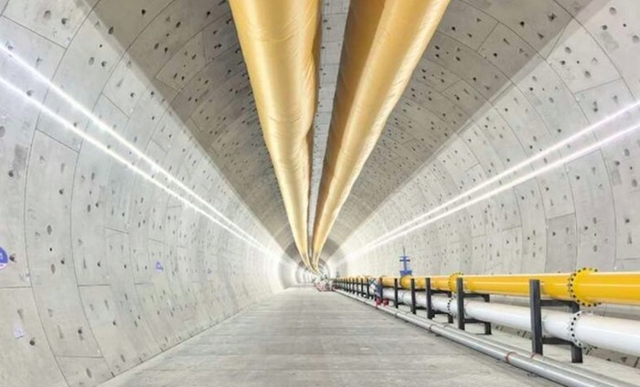 China terus mendorong batas teknologi transportasi dengan membangun jalur kereta cepat yang menembus laut melalui terowongan bawah air raksasa.