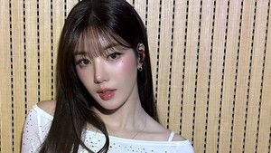 Kwon Eun Bi menulis kalimat perpisahan buat para staf agensi yang sudah bersamanya selama 8 tahun. (Foto: dok. Instagram @silver_rain.__)
