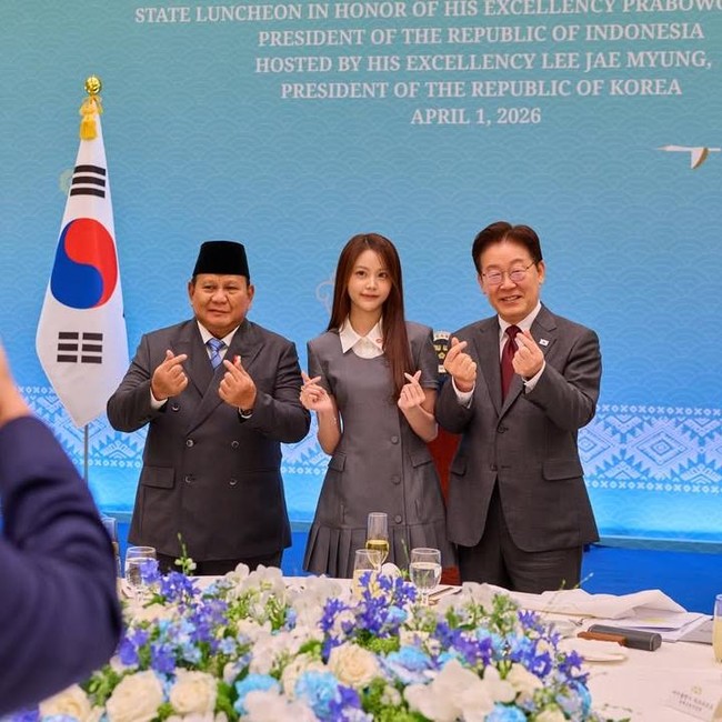 Momen Carmen Hearts2Hearts Foto Bareng Prabowo dan Presiden Korea Selatan