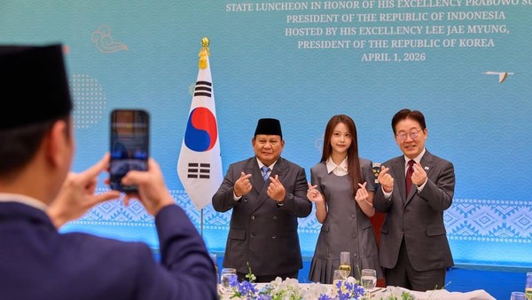 Momen Carmen Hearts2Hearts Foto Bareng Prabowo dan Presiden Korea Selatan