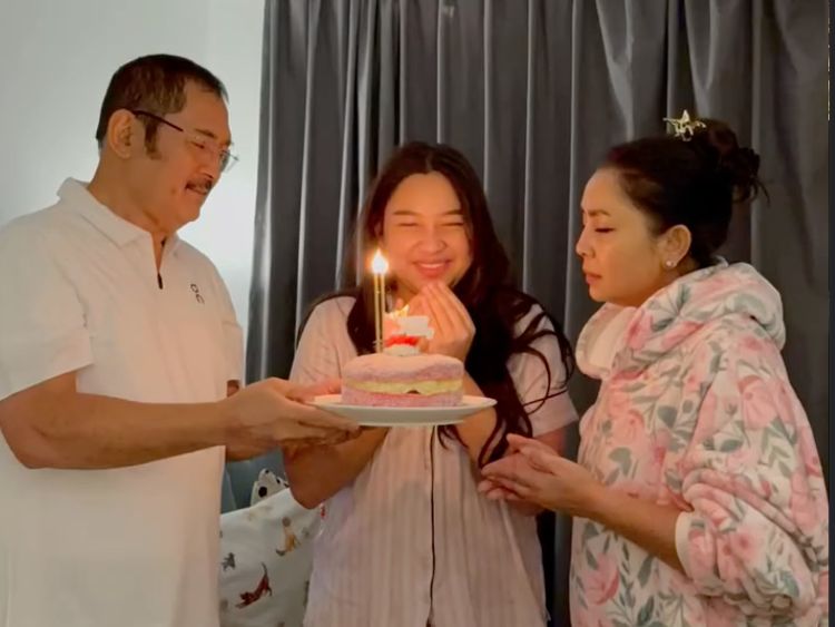Potret Khirani Putri Mayangsari Ultah ke-20, Makin Cantik Mirip Sang Mama