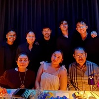 Perayaan ulang tahun Khirani kemudian dilanjutkan bersama para sahabat. Digelar di sebuah restoran mewah, tampak Bambang dan Mayang yang setia ikut mendampingi putrinya. Foto: Instagram/@mayangsari_official