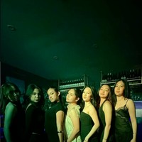 Potret Khirani bersama para sahabat wanitanya. Kini sudah semakin besar, Khirani terlihat makin cantik mirip sang mama. Foto: Instagram/@mayangsari_official