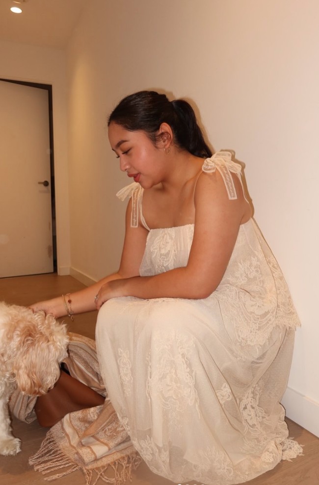 Saat ini Khirani sendiri diketahui tengah menempuh pendidikan untuk memperoleh gelar sarjana di Australia. Meski demikian di waktu luangnya Khirani selalu menyempatkan pulang ke Indonesia untuk bertemu sang mama. Foto: Instagram/@mayangsari_official