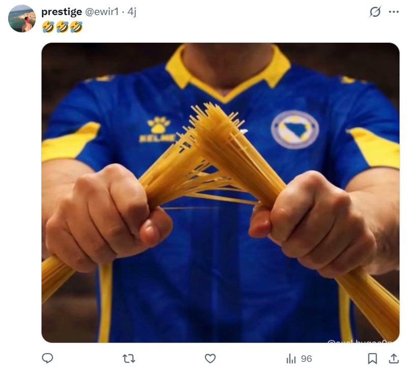 Italia gagal lolos ke Piala Dunia 2026 usai dikalahkan Bosnia and Herzegovina di Kualifikasi zona Eropa. Ini kali ketiga negeri sepakbola itu gagal ke turnamen paling tinggi hingga jadi bahan meme netizen.
